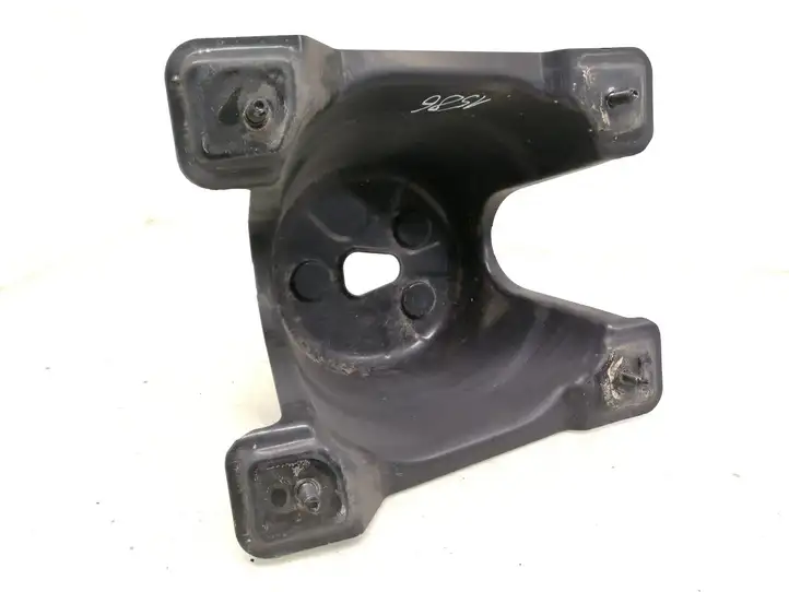 Honda CR-V (2004 - 2006)   Kронштейн крепления запасного колеса