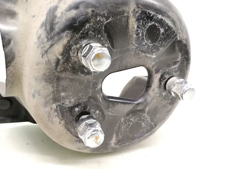 Honda CR-V (2004 - 2006)   Kронштейн крепления запасного колеса