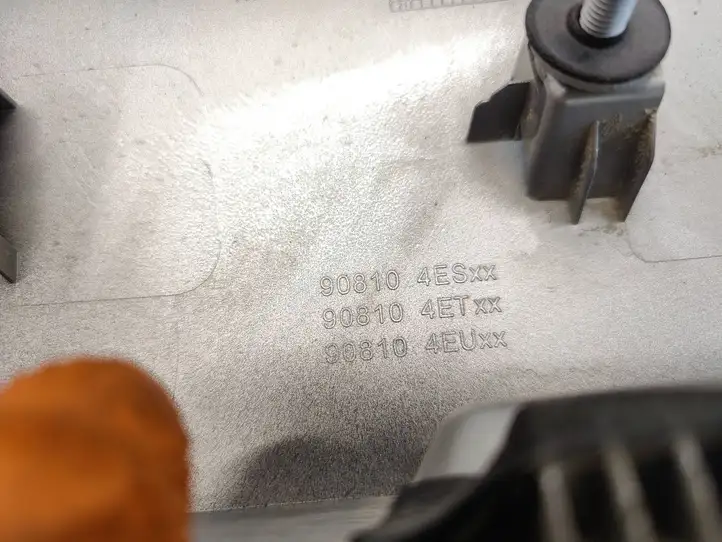 Nissan Qashqai (2013 - 2017) 908104ESXX Подсветка номера — фото 8