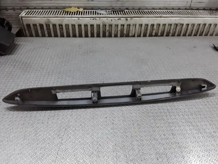 Mitsubishi Grandis (2003 - 2012) MN1295678 Подсветка номера — фото 3