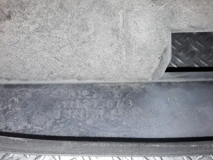 Mitsubishi Grandis (2003 - 2012) MN1295678 Подсветка номера — фото 4