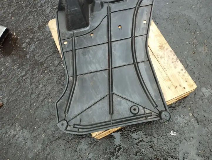 Audi A6 C7 (2011 - 2014) 4G0825219C Защита днища задней части — фото 4