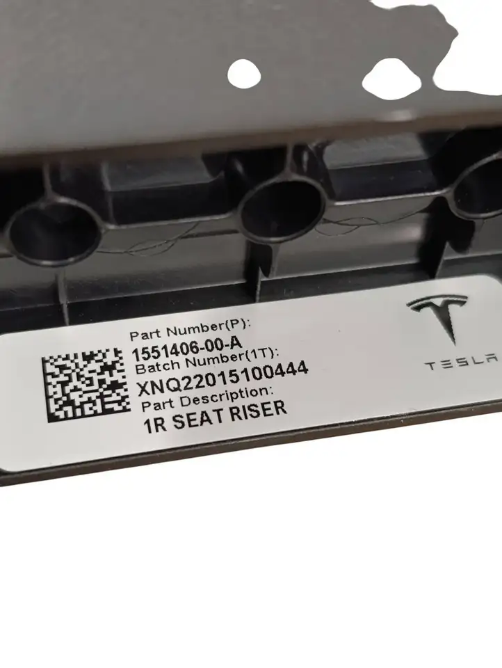 Tesla Model S (2021 - ) 155140600A Прочие детали салона — фото 8
