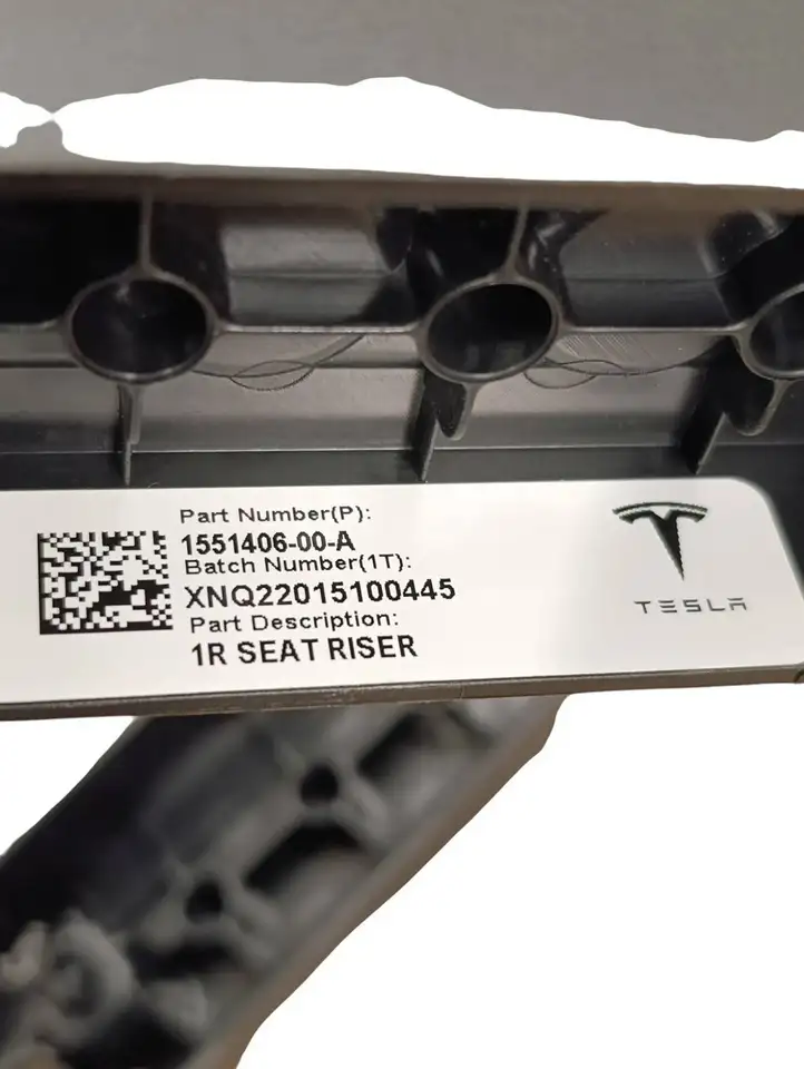 Tesla Model S (2021 - ) 155140600A Прочие детали салона — фото 9