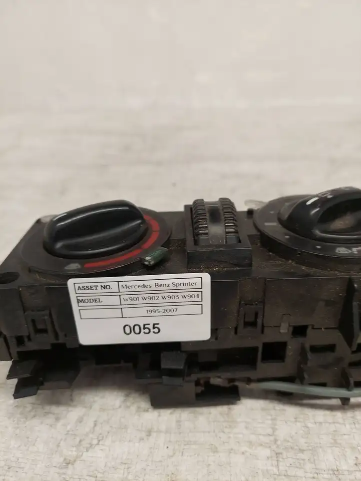 Mercedes-Benz Sprinter W901 W902 W903 W904 (1995 - 2007) A0008306385 Модуль управления кондиционером — фото 3