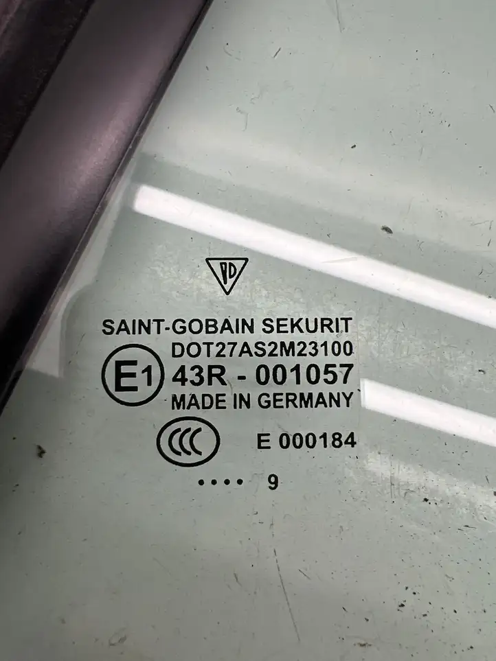 Porsche 911 997 (2004 - 2013) 43R001057 Заднее боковое стекло — фото 7