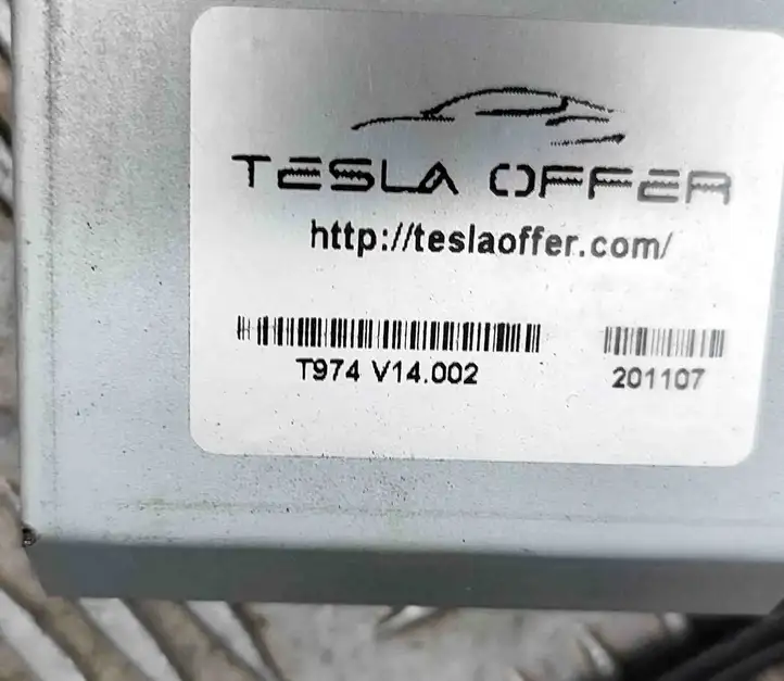 Tesla Model 3 (2017 - 2023) Блок управления крышкой багажника — фото 7