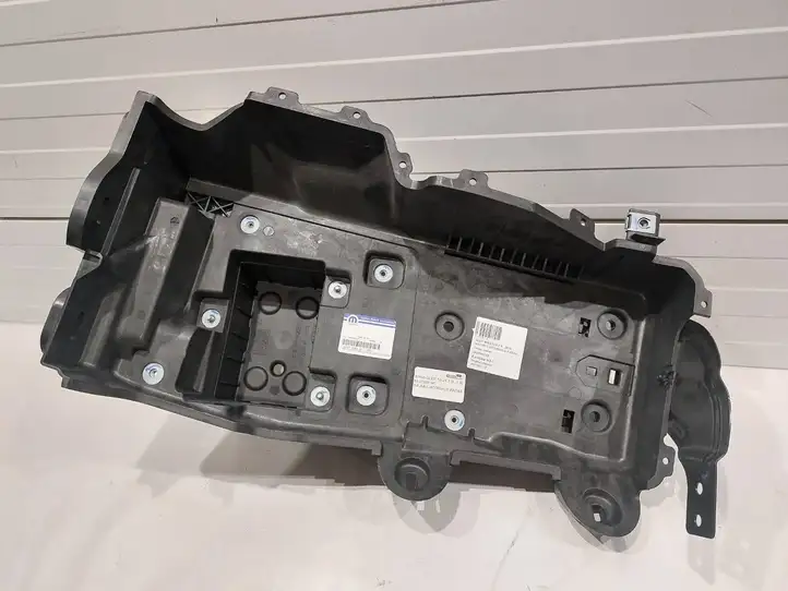 Jeep Wrangler (2007 - 2018) 68275851AF Площадка аккумулятора — фото 1