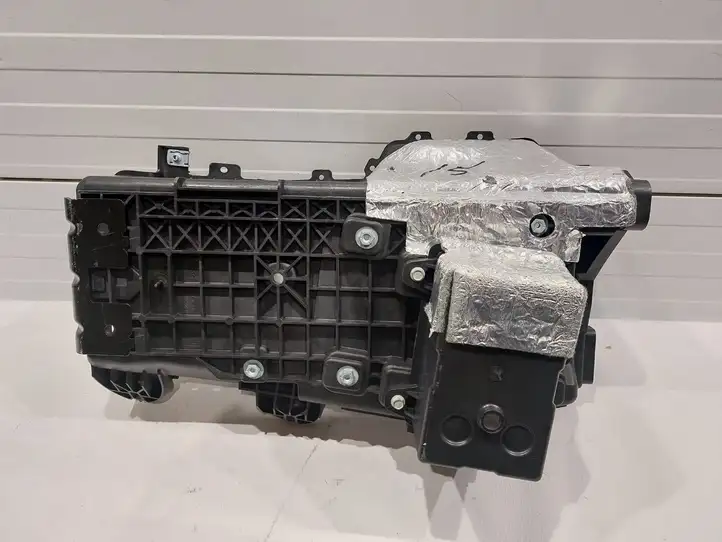 Jeep Wrangler (2007 - 2018) 68275851AF Площадка аккумулятора — фото 2
