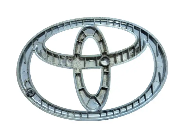 Toyota Corolla Verso AR10 (2004 - 2009) Эмблема производителя — фото 2