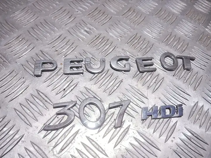 Peugeot 307 CC (2001 - 2005) Эмблема производителя — фото 1