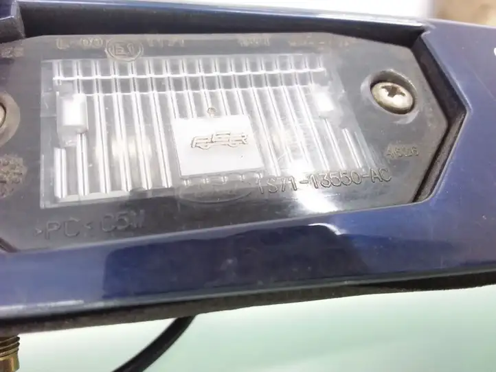 Ford Mondeo Mk III (2000 - 2007) 1S71F43400AE Подсветка номера — фото 6