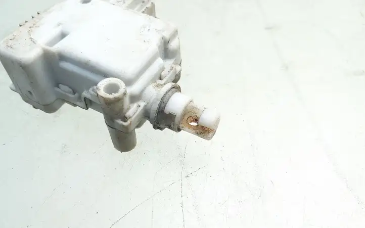 Skoda Octavia Mk1 (1U) (1996 - 2004) 1U0862130 Актуатор замка задней двери — фото 4