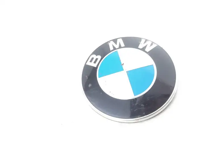 BMW 3 F30 F35 F31 (2012 - 2018) 8219237 Эмблема производителя — фото 1