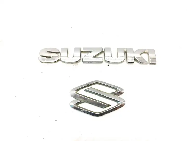 Suzuki Liana (2001 - 2004) Эмблема производителя — фото 1