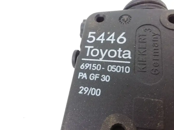 Toyota Avensis T220 (2000 - 2003) 6915005010 Актуатор замка задней двери — фото 3