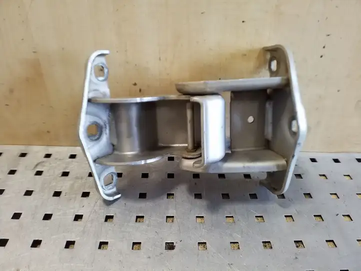 Renault Trafic II (X83) (2002 - 2014)  527428C Верхняя петля передней двери