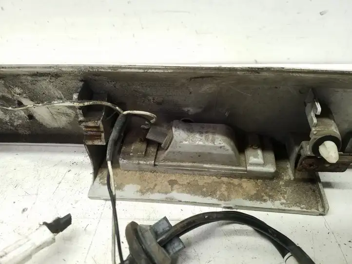 Chevrolet Captiva (2011 - 2013) 20921280 Подсветка номера — фото 10
