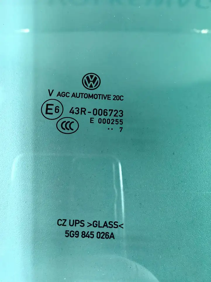 Volkswagen Golf VII (2013 - 2019) 5G9845026A Стекло задней двери — фото 2