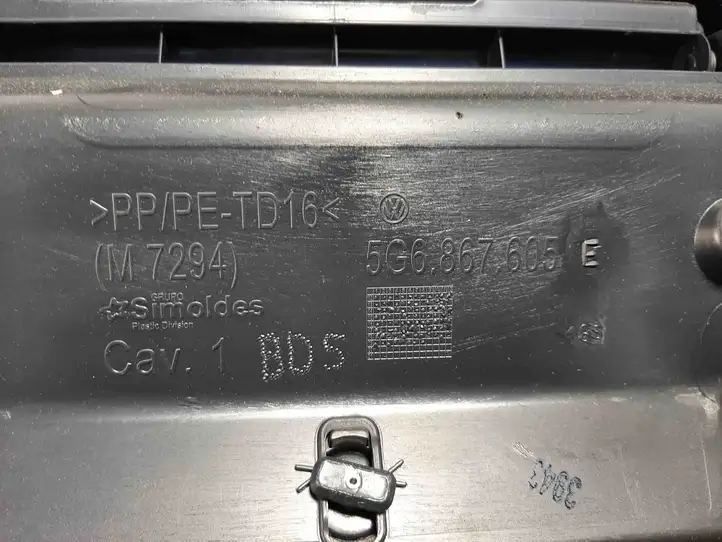 Volkswagen Golf VII (2013 - 2019) 5G6867605E Обшивка багажника — фото 3
