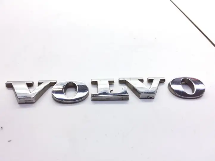 Volvo S80 (1998 - 2004) Эмблема производителя — фото 3