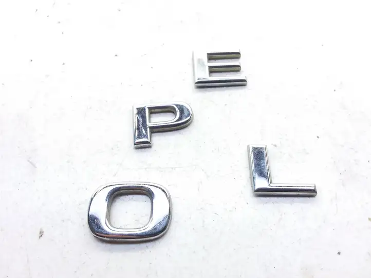 Opel Omega B2 (1999 - 2004) Эмблема производителя — фото 2