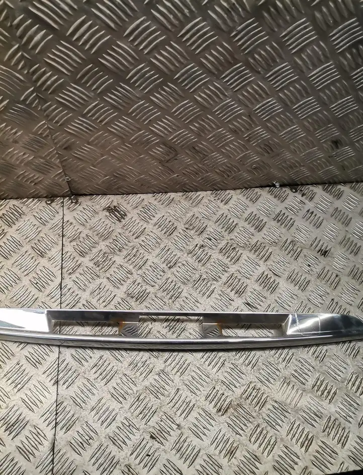Toyota Avensis Verso (2004 - 2009) Подсветка номера — фото 2