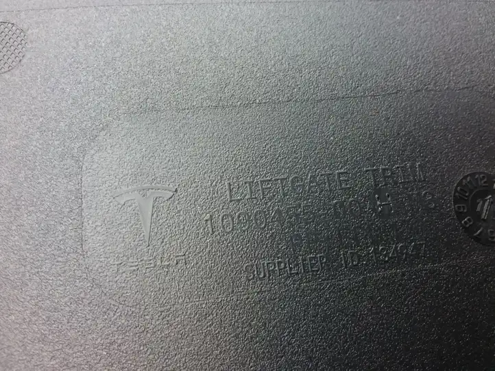 Tesla Model 3 (2017 - 2023) 109045500H Обшивка багажника — фото 4
