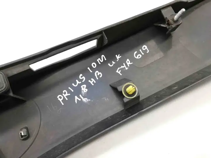 Toyota Prius (XW30) (2009 - 2015) 7680147070 Обшивка багажника — фото 3