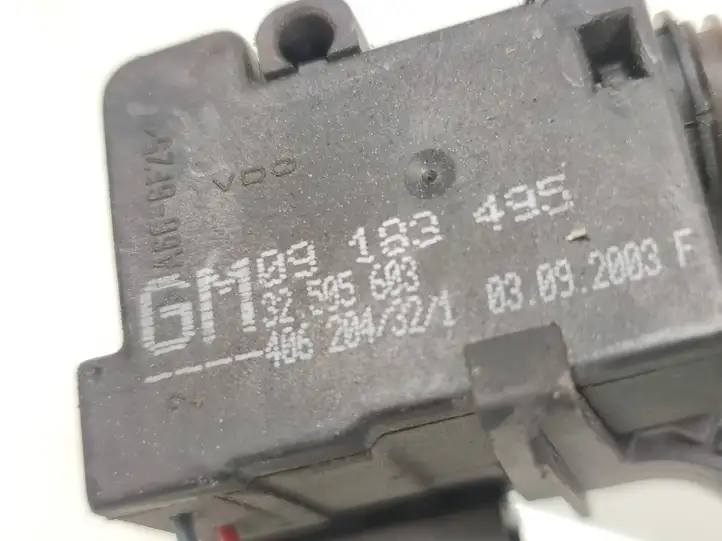 Opel Meriva (2002 - 2006)  90534784 Замок задней крышки (наружный)