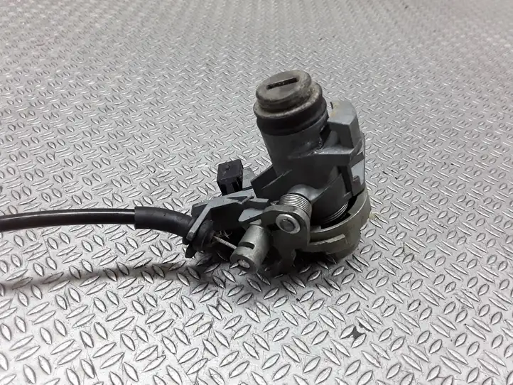 Audi A4 S4 B6 8E 8H (2000 - 2006) 8E0827573 Замок крышки багажника — фото 2