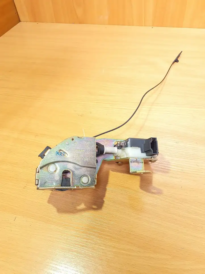 Volkswagen Touareg I (2002 - 2010)  7L0827506C Замок заднего стекла