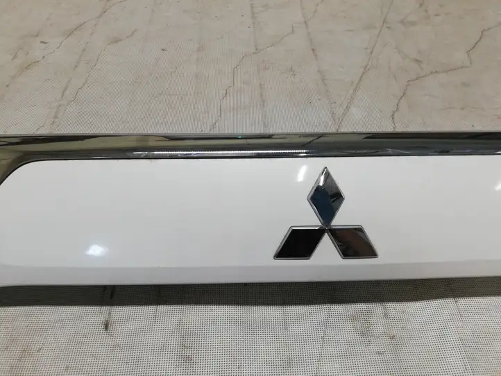 Mitsubishi Outlander (2018 - 2021) 5817A265 Подсветка номера — фото 8