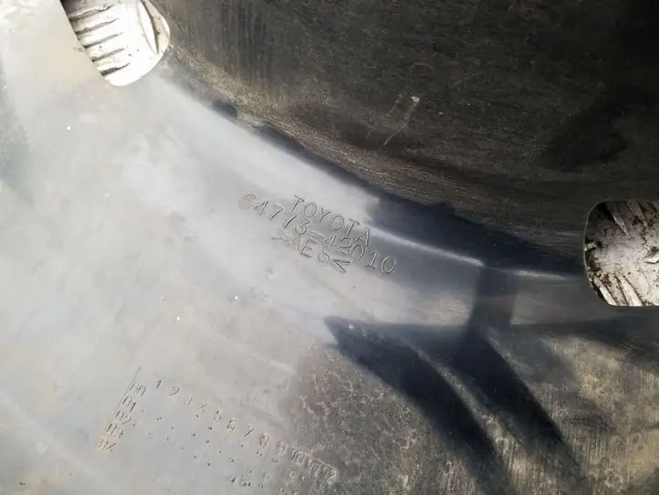 Toyota RAV 4 (XA20) (2000 - 2005) 6477342010 Кронштейн запасного колеса — фото 3