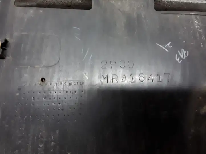 Mitsubishi Pajero (1999 - 2003) MR416417 Подсветка номера — фото 2