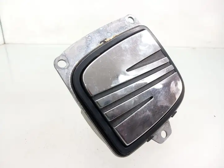 Seat Ibiza III (6L) (2002 - 2008) 6L6827573F Ручка крышки багажника — фото 1