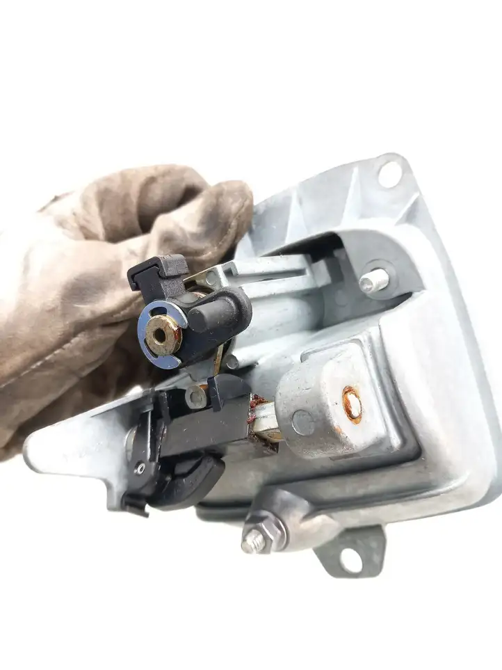 Seat Ibiza III (6L) (2002 - 2008) 6L6827573F Ручка крышки багажника — фото 3