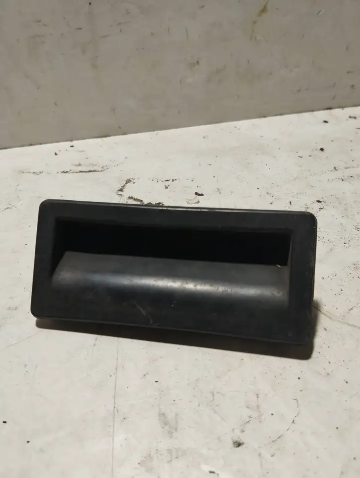 Audi A4 (2007 - 2011)  5n0827566 Ручка задней крышки