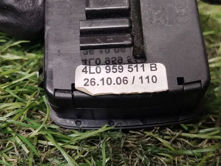 Audi Q7 4L (2005 - 2009) 4L0959511B Кнопка открытия задней двери — фото 3