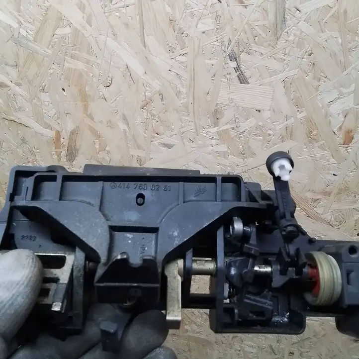 Mercedes-Benz Vaneo W414 (2001 - 2005) 4147600261 Ручка крышки багажника — фото 4