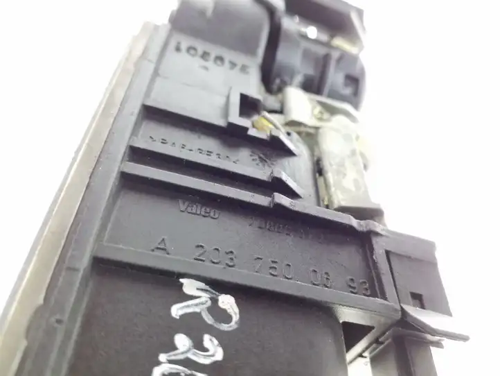 Mercedes-Benz C W203 (2000 - 2007)  A2037500693 Ручка задней крышки