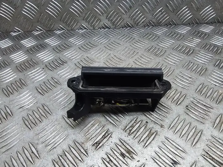 Toyota Corolla Verso E121 (2001 - 2004) Ручка крышки багажника — фото 1