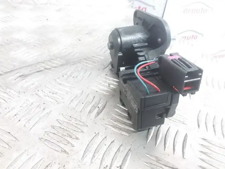 Opel Meriva A (2002 - 2006) 13168316 Ручка крышки багажника — фото 6