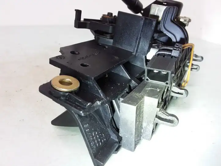 Audi A6 allroad (2000 - 2006)  8D9827565H Ручка задней крышки