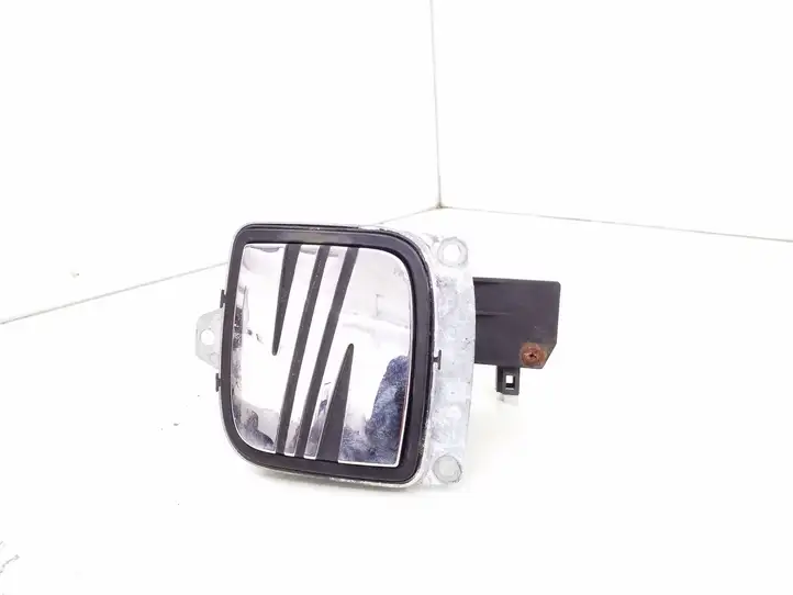 Seat Ibiza III (6L) (2002 - 2008) 6L6827573F Ручка крышки багажника — фото 1