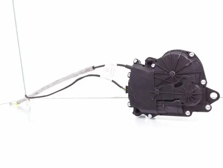 BMW 5 G30 G31 (2016 - )  7411760 Притягиватель задней крышки