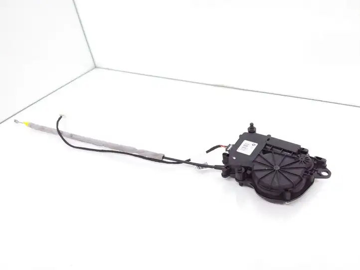 BMW 5 G30 G31 (2016 - )  7411760 Притягиватель задней крышки