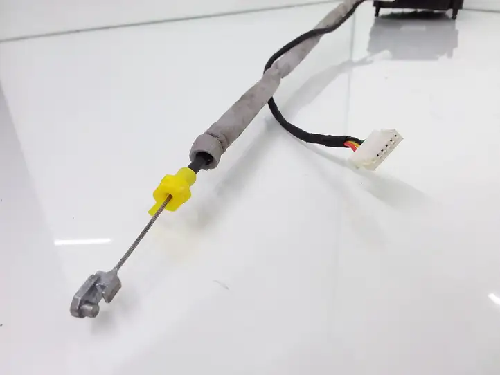 BMW 5 G30 G31 (2016 - )  7411760 Притягиватель задней крышки