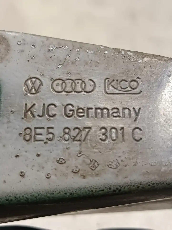 Audi A4 S4 B7 8E 8H (2004 - 2009) 8E5827301C Петли крышки багажника — фото 3