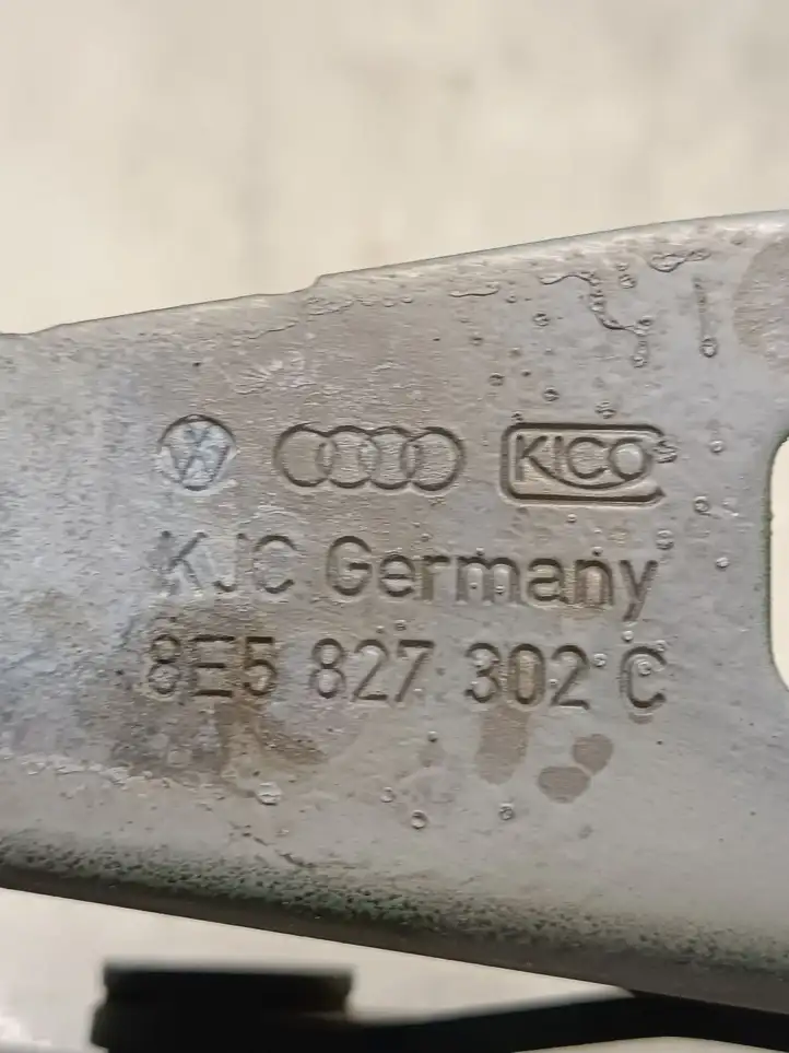 Audi A4 S4 B7 8E 8H (2004 - 2009) 8E5827302C Петли крышки багажника — фото 3